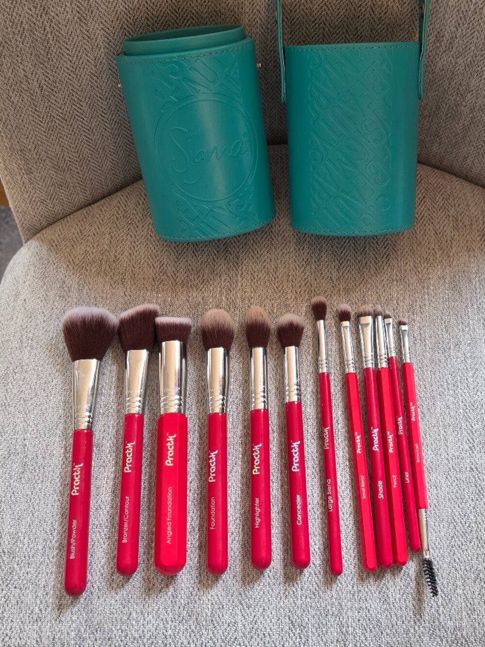 Practk Makeup Brushes & Travel-Sized Makeup Brush Cup By Sigma Beauty